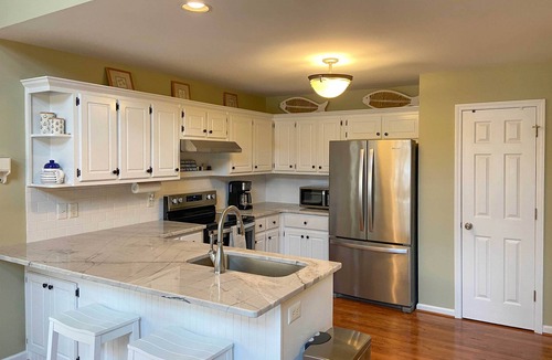 Eatonton Cottage | Lakefront House with Private Dock + Fire Pit!