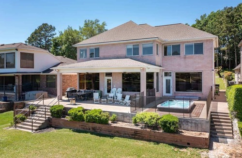 Walden on Lake Conroe House | Lakefront House with Huge Swim Spa