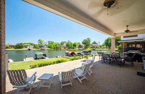 Walden on Lake Conroe House | Lakefront House with Huge Swim Spa