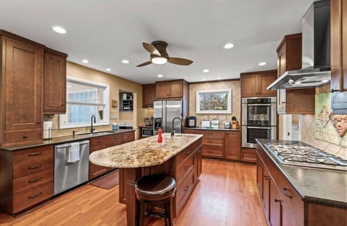 Jamestown House | Lakefront, Indoor Pool, 3 Bedroom w/Gym & Playroom