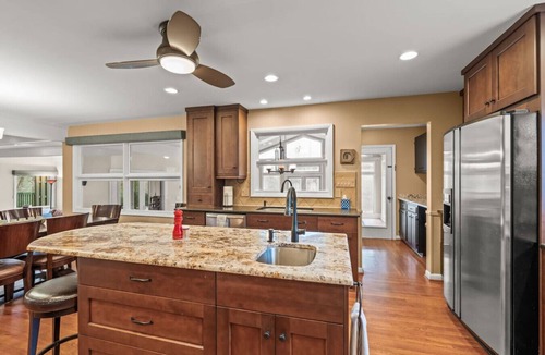 Jamestown House | Lakefront, Indoor Pool, 3 Bedroom w/Gym & Playroom