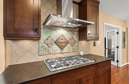 Jamestown House | Lakefront, Indoor Pool, 3 Bedroom w/Gym & Playroom