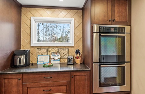 Jamestown House | Lakefront, Indoor Pool, 3 Bedroom w/Gym & Playroom