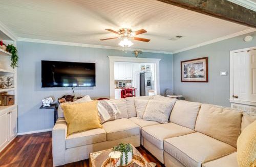 Jonesville House | Lakefront Jonesville Cabin w/Dock + Fire Pit!