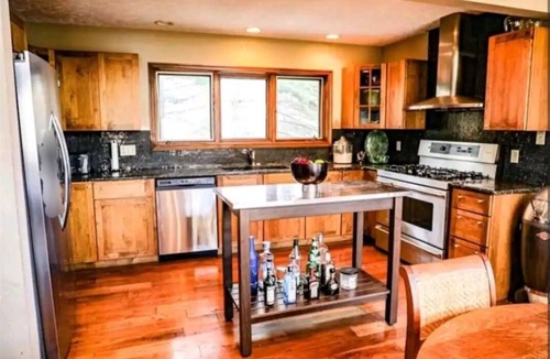 Tobyhanna House | LAKEFRONT!⛵Kayaks,BBQ,Poconos, Firepit,Hammock,SUP board, Pool table, PA