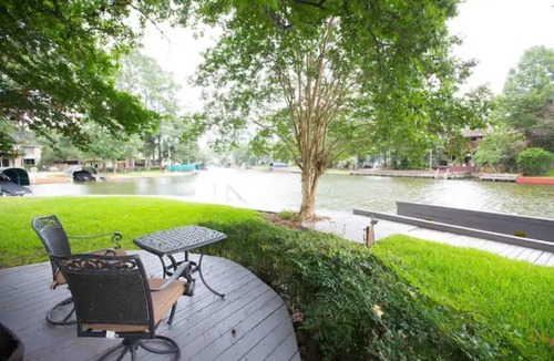 Walden on Lake Conroe House | LakeFront, Kayaks,Grill, Boat Dock, Deck, Netflix
