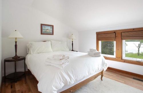 Lenox Dale House | Lakefront, Kayaks Included, Come Unwind In Lenox!