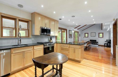 Lenox Dale House | Lakefront, Kayaks Included, Come Unwind In Lenox!