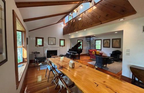 Lenox Dale House | Lakefront, Kayaks Included, Come Unwind In Lenox!