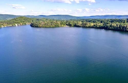 Lenox Dale House | Lakefront, Kayaks Included, Come Unwind In Lenox!
