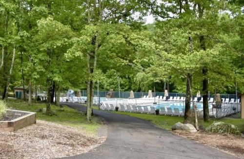 East Stroudsburg House | Lakefront Kayaks, HotTub FirePit Sauna Pool
