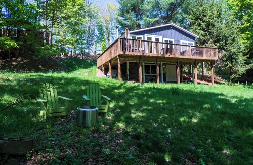 Town of Delaware House | Lakefront Kenoza Cottage