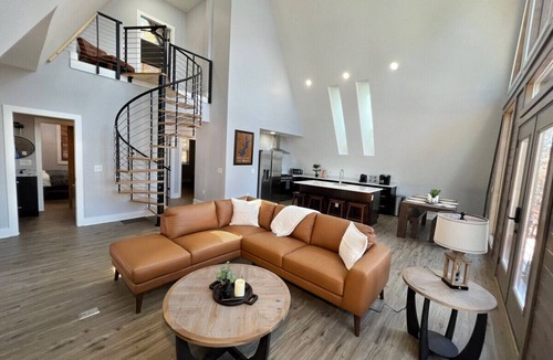 Seneca Cottage | Lakefront Keowee Luxury Cottages 129