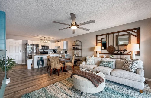 Osage Beach Condo | Lakefront - King Bed - No Stairs - Salt Water Pool - Putting Green - Views