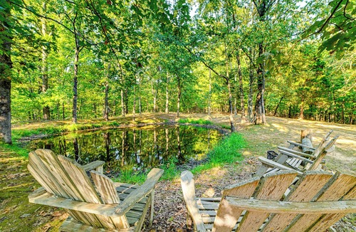 Kuttawa Cabin | Lakefront Kuttawa Cabin w/Private Dock & Hot Tub!