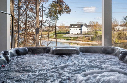 Mineral House | Lakefront Lake Anna - Decks, Views, Hot Tub