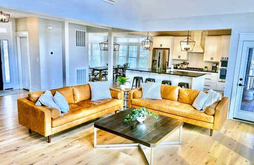 Mineral House | Lakefront Lake Anna 5 Suites All Water Views