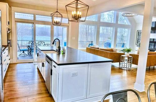 Mineral House | Lakefront Lake Anna 5 Suites All Water Views