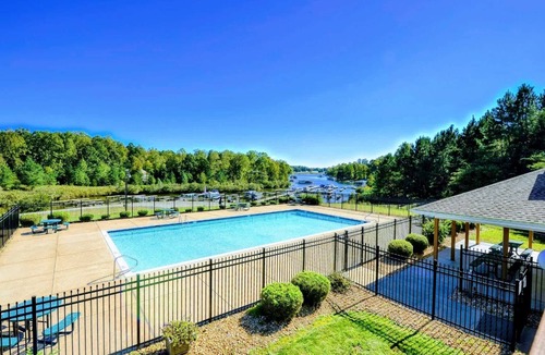 Mineral House | Lakefront Lake Anna, 6BR, Fire Pit, Pool, Beach