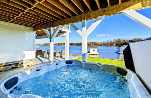 Mineral House | Lakefront Lake Anna, Boat Dock, Deck Views