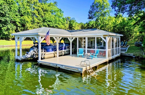 Mineral House | Lakefront Lake Anna, Fire Pit, Pool, Beach
