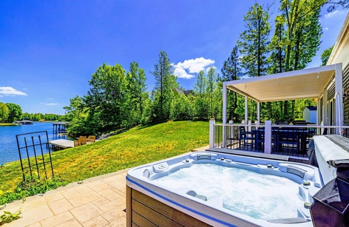 Mineral House | Lakefront Lake Anna, Hot Tub, Pool, Beach