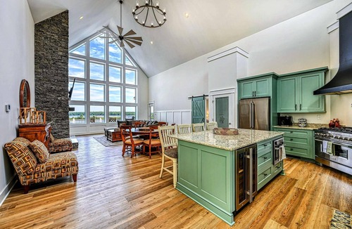 Mineral House | Lakefront Lake Anna, Hot Tub, Boat Dock
