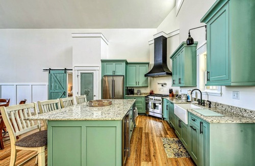 Mineral House | Lakefront Lake Anna, Hot Tub, Boat Dock