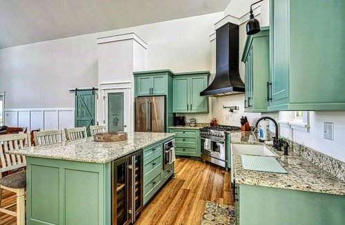 Mineral House | Lakefront Lake Anna, Hot Tub, Boat Dock