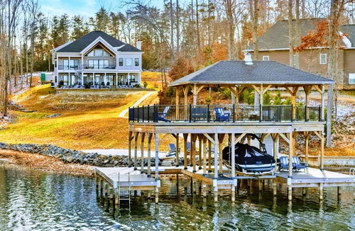 Mineral House | Lakefront Lake Anna, Hot Tub, Boat Dock