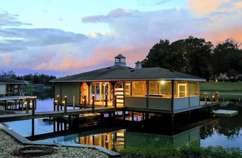 Livingston House | Lakefront Lake Anna, Pool, Spa, Dock