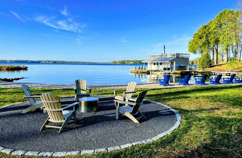 Bumpass House | Lakefront Lake Anna Views, Dock, Beach