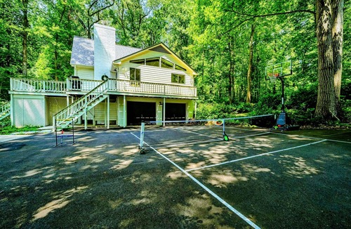Bumpass House | Lakefront Lake Anna Views, Dock, Beach