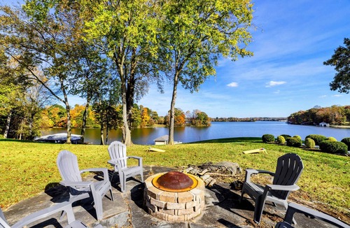 Livingston House | Lakefront Lake Anna - Views, Boat Dock, Games