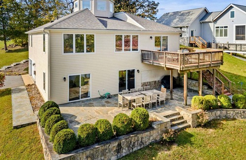 Livingston House | Lakefront Lake Anna - Views, Boat Dock, Games