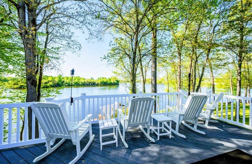 Livingston House | Lakefront Lake Anna, Views, Boat Dock, Hot Tub