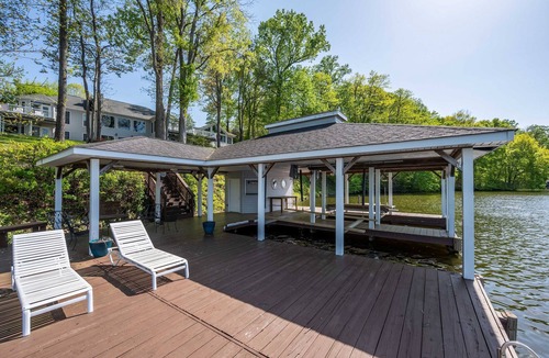 Livingston House | Lakefront Lake Anna, Views, Boat Dock, Hot Tub