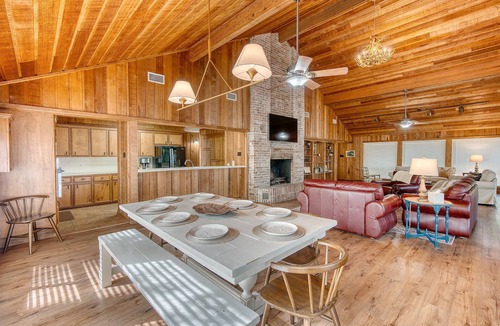 South Toledo Bend House | Lakefront-Lake Haus at Indian Creek South Toledo Bend-Fishing, Boating