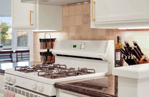 East San Mateo Apartment | LakeFront Lavender House