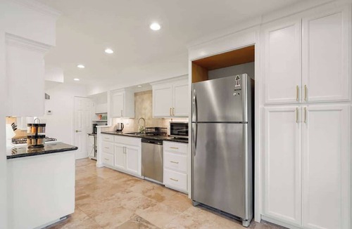 East San Mateo Apartment | LakeFront Lavender House