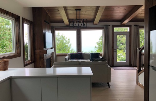 Kincardine House | Lakefront Leisurely Hideaway - Private and Peaceful