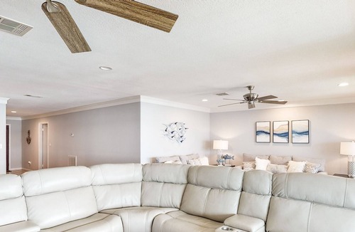 Onalaska House | Lakefront Life | House in Onalaska with fireplace, balcony, central AC, & W/D