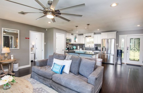 Pointblank House | Lakefront Living at the Cove