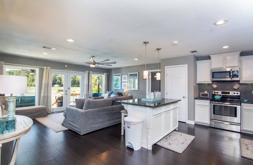 Pointblank House | Lakefront Living at the Cove