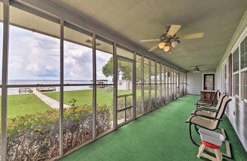 West Livingston House | Lakefront Livingston Home w/Dock, 1 Mi to Launch!