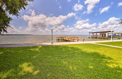 West Livingston House | Lakefront Livingston Home w/Dock, 1 Mi to Launch!