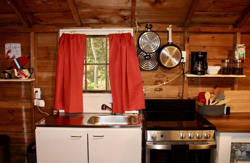 Orland Cabin | Lakefront Lobster Tiny Cabin @ Getogether Stays