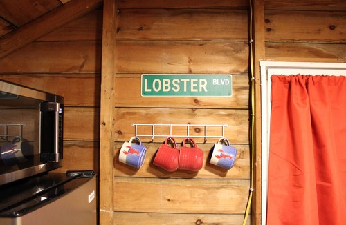 Orland Cabin | Lakefront Lobster Tiny Cabin @ Getogether Stays
