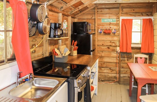 Orland Cabin | Lakefront Lobster Tiny Cabin @ Getogether Stays
