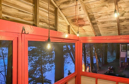 Orland Cabin | Lakefront Lobster Tiny Cabin @ Getogether Stays